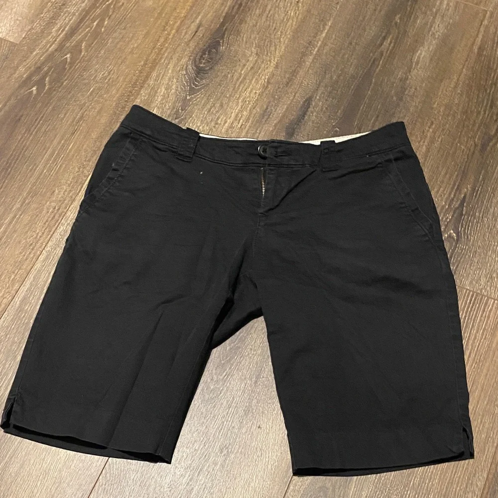 Old Navy Women's Black Bermudas - Picture 1 of 3